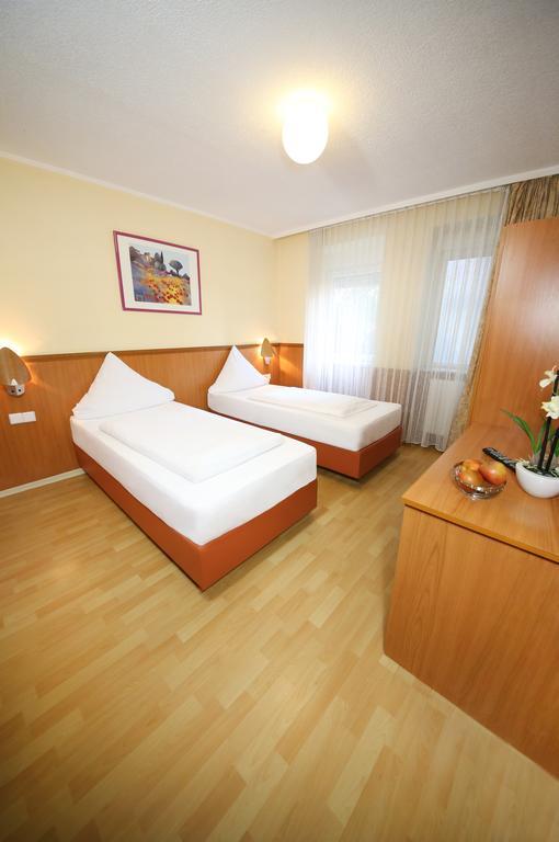 Hotel Europa Жак Офенбах Стая снимка