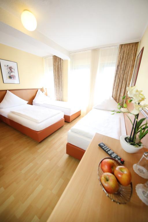 Hotel Europa Жак Офенбах Стая снимка