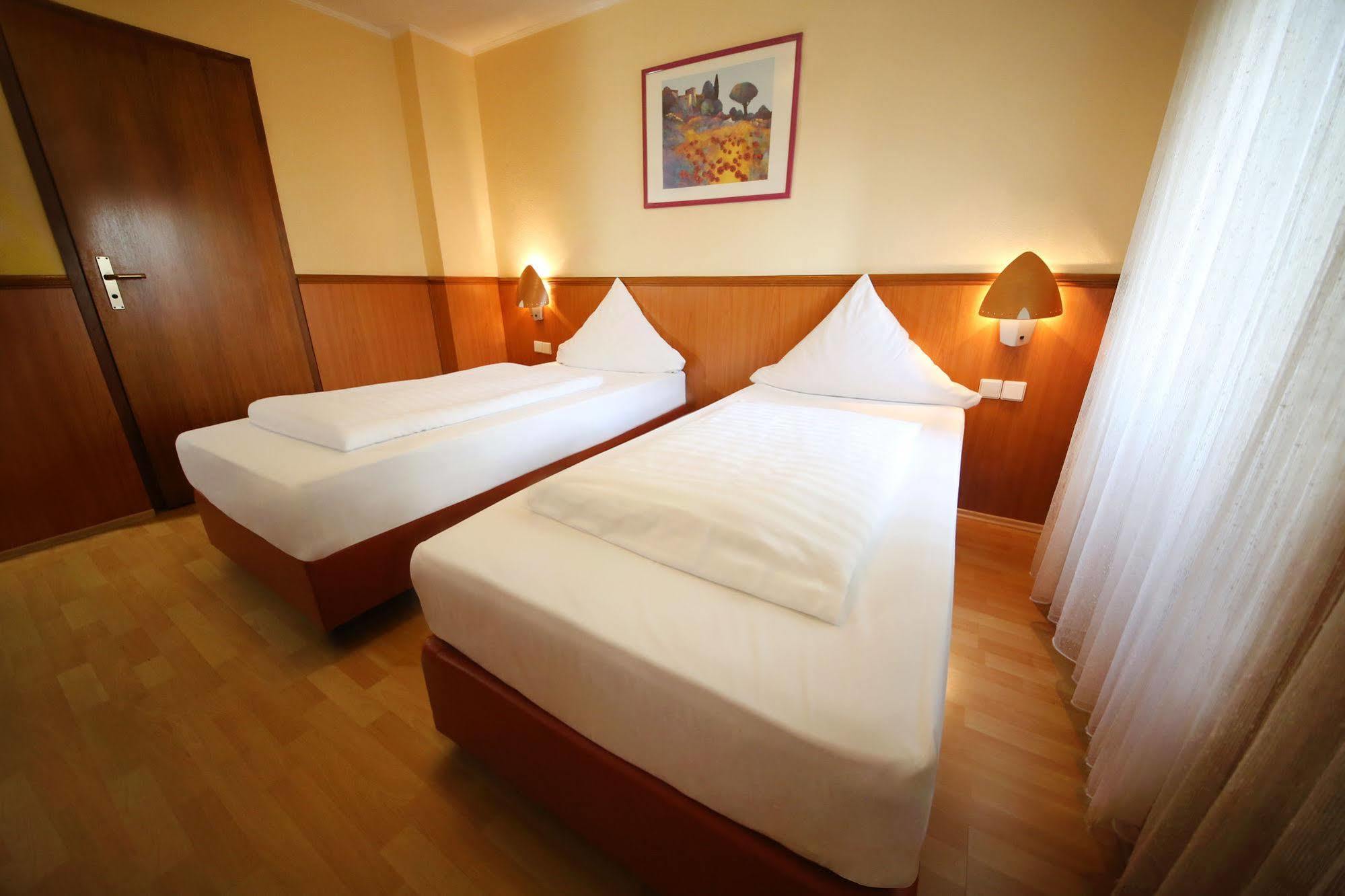 Hotel Europa Жак Офенбах Екстериор снимка